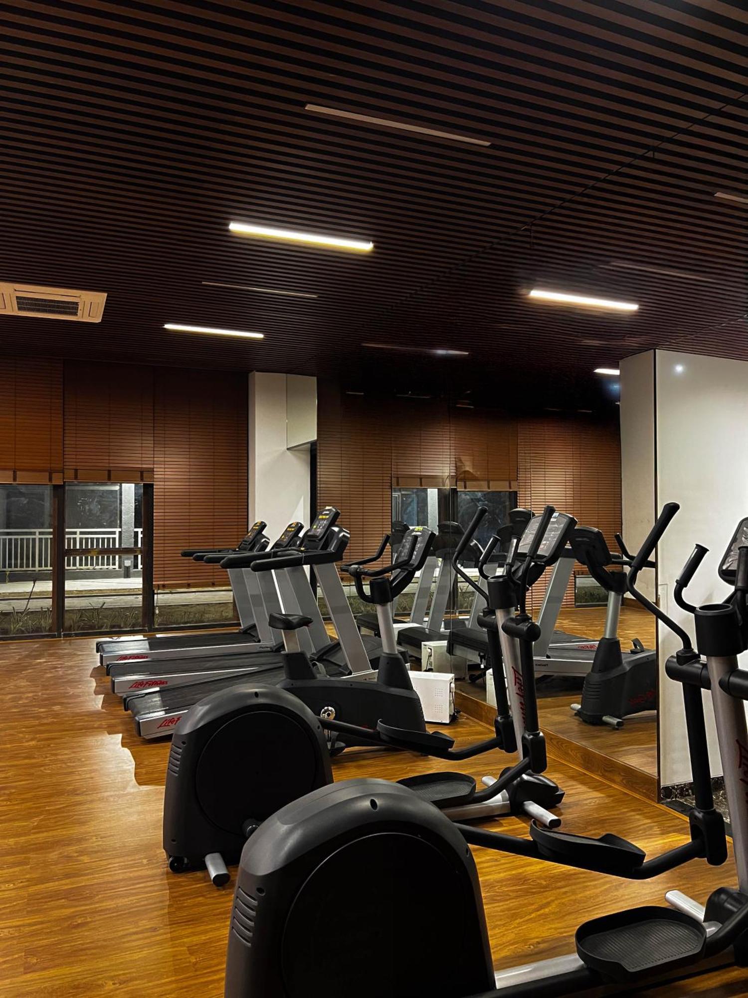 Apartment 2bhk 28th Floor Near Airport Balconies Tv Wifi *