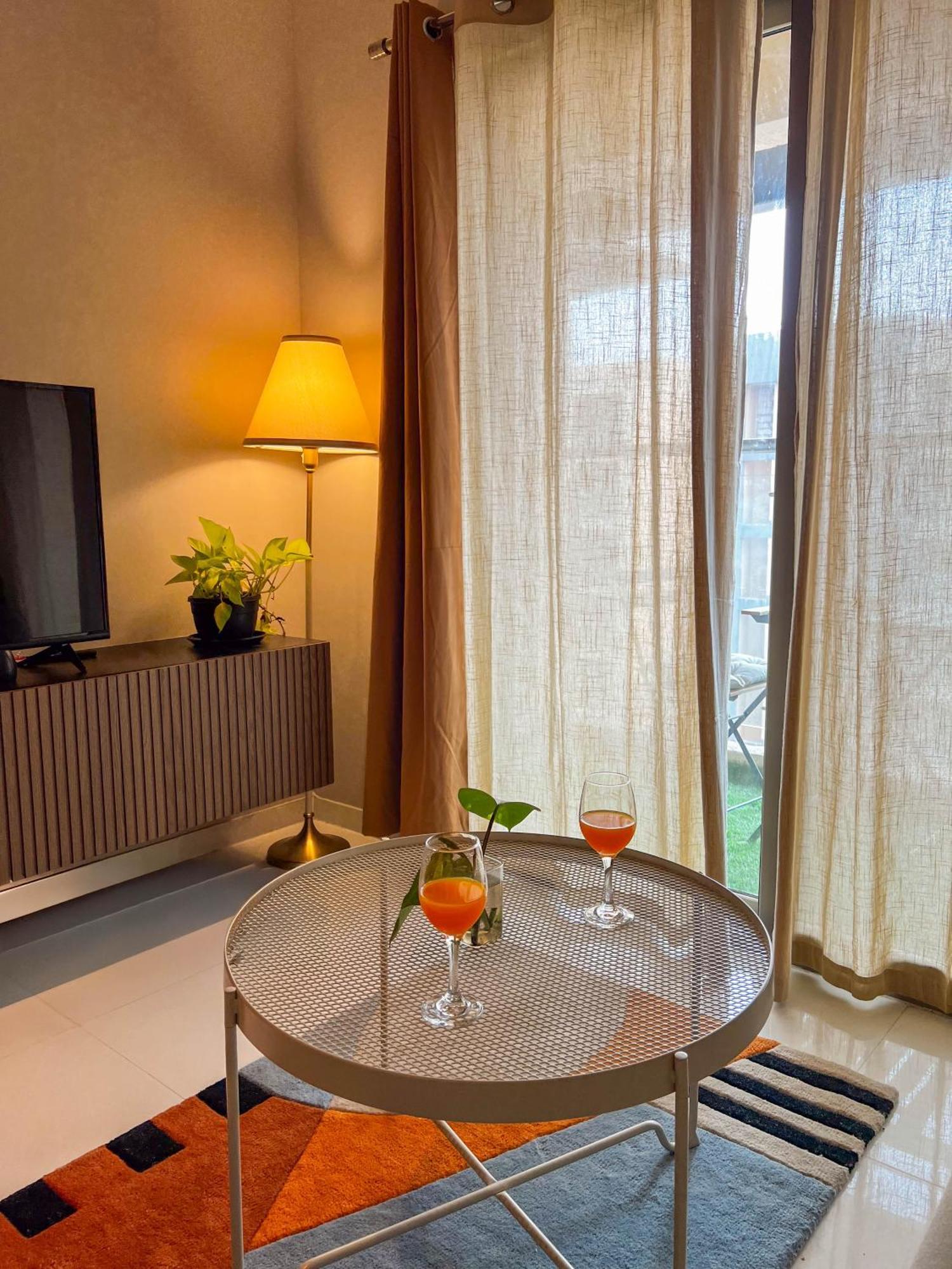 Apartment 2bhk 28th Floor Near Airport Balconies Tv Wifi *