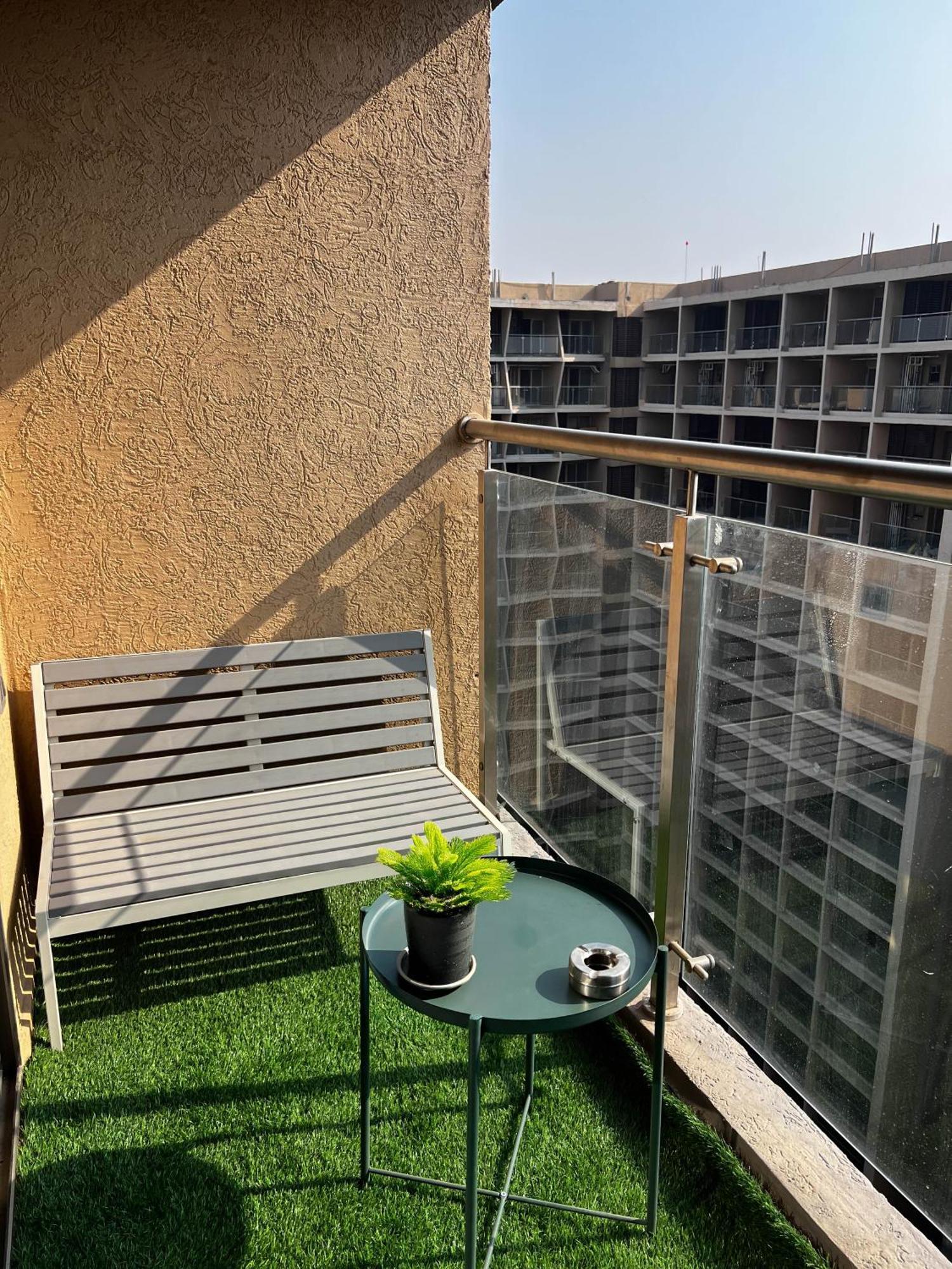 Apartment 2bhk 28th Floor Near Airport Balconies Tv Wifi Pune