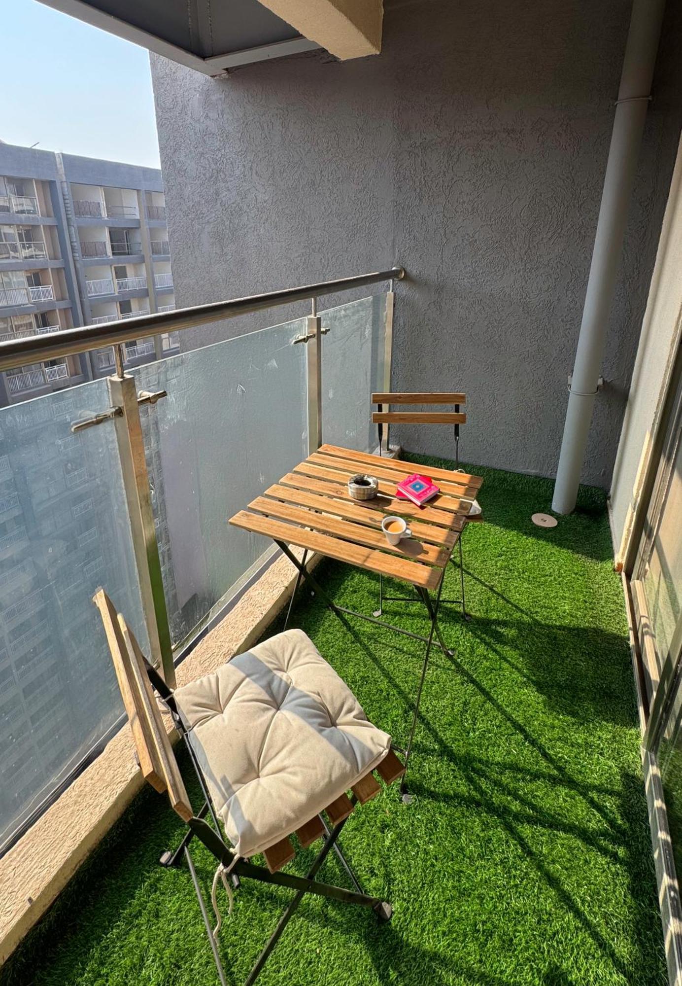 2bhk 28th Floor Near Airport Balconies Tv Wifi