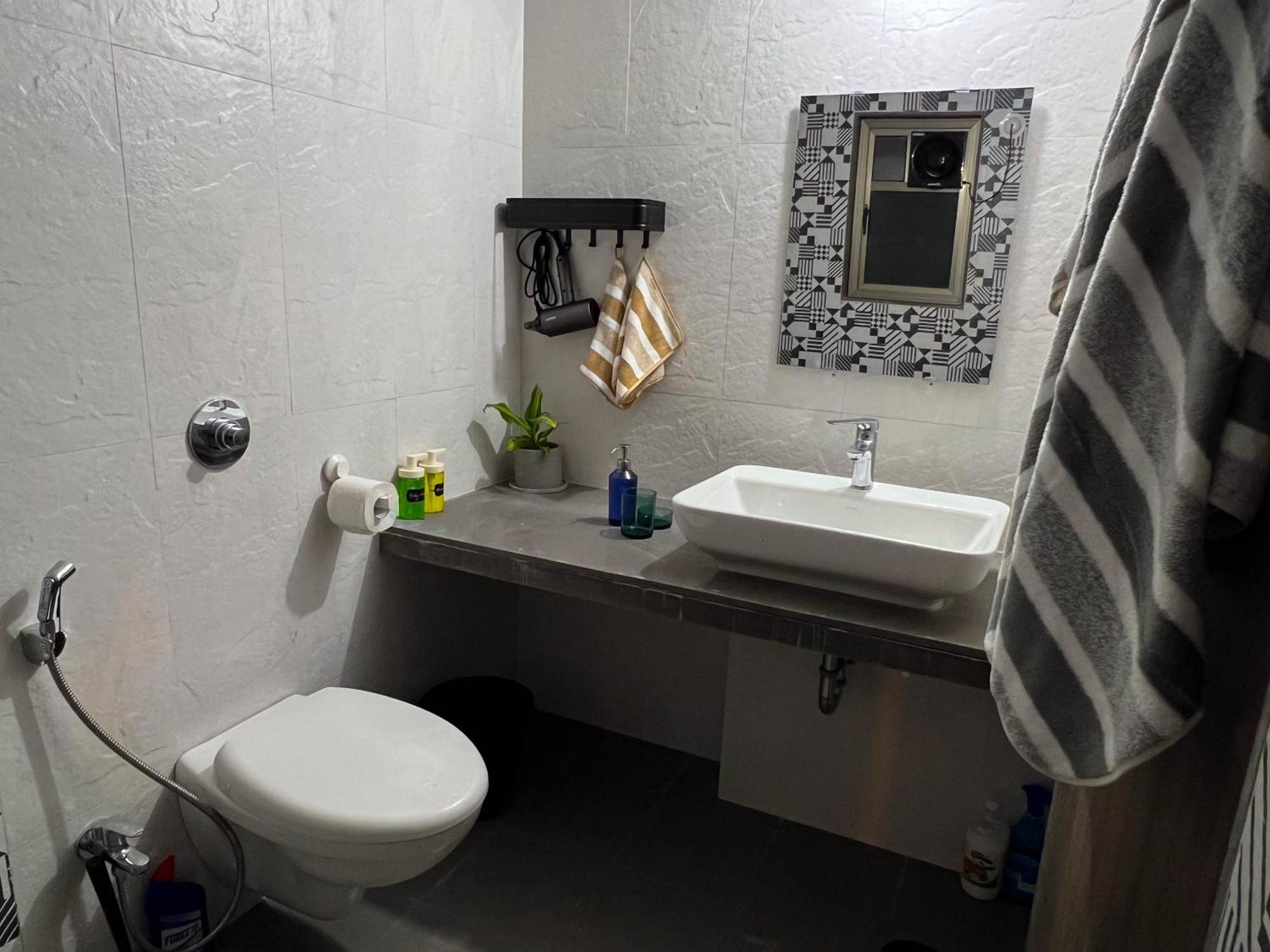 2bhk 28th Floor Near Airport Balconies Tv Wifi * Pune