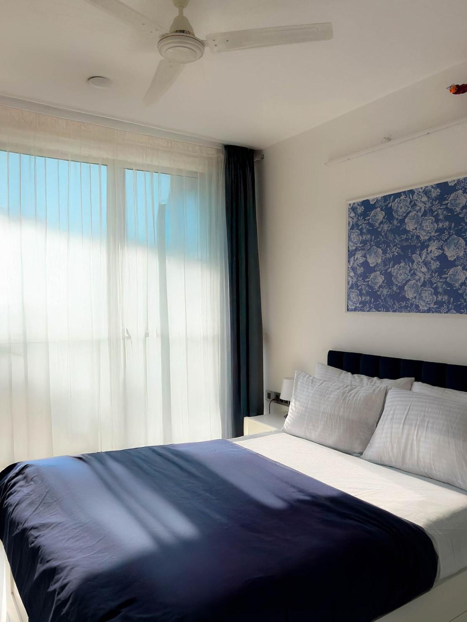 2bhk 28th Floor Near Airport Balconies Tv Wifi Apartment *