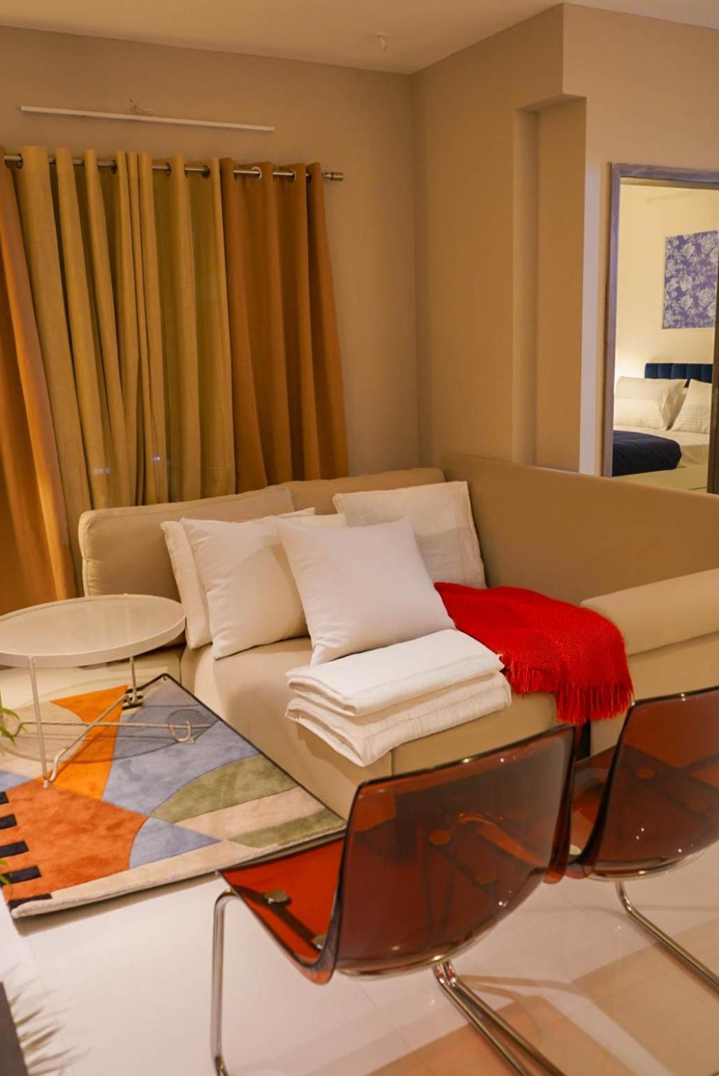 2bhk 28th Floor Near Airport Balconies Tv Wifi Apartment *