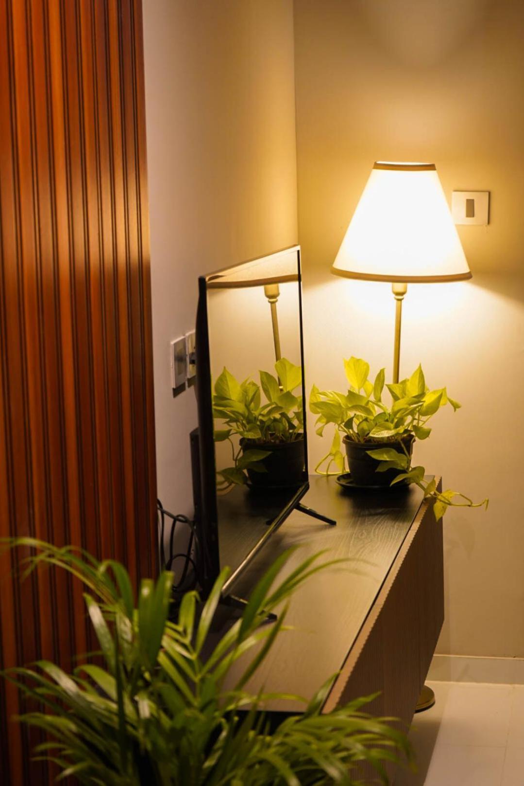 Apartment 2bhk 28th Floor Near Airport Balconies Tv Wifi *