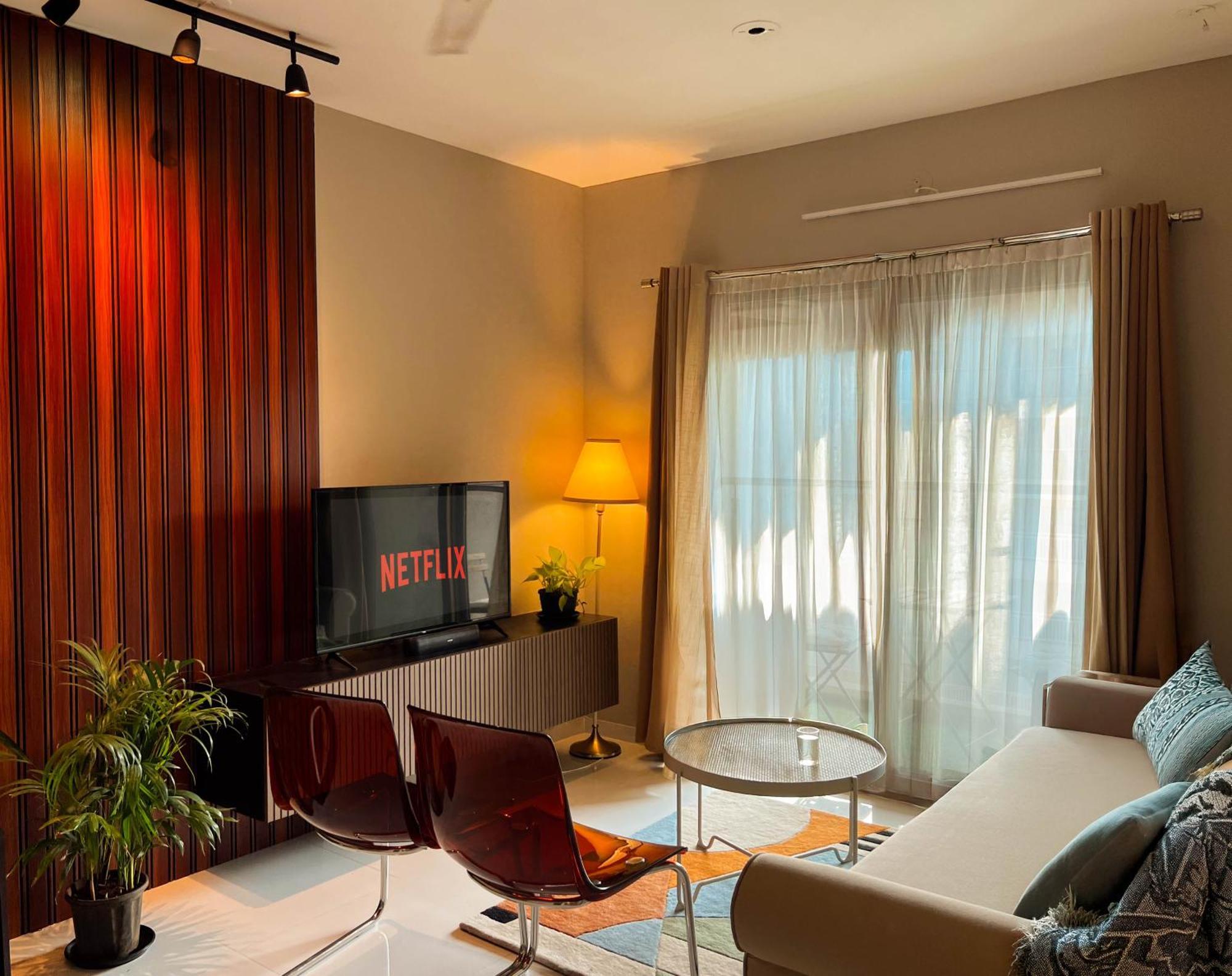 2bhk 28th Floor Near Airport Balconies Tv Wifi Apartment *